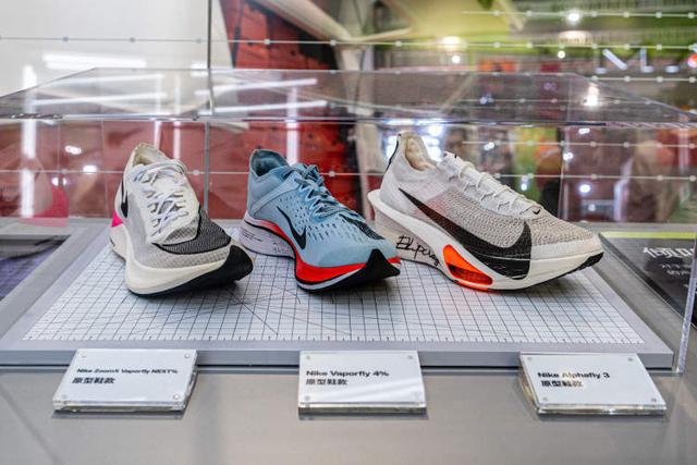 有效减震的智能跑步机首发新品门道多 进博天花板bsport体育可以自动导航的扫地机器人、可以(图5)