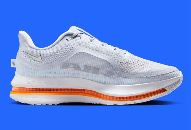 Nike跑鞋把能给的都给足了bsports配置诱人！这双(图3)