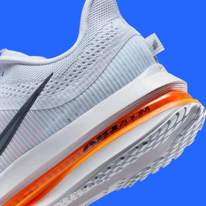 Nike跑鞋把能给的都给足了bsports配置诱人！这双(图2)