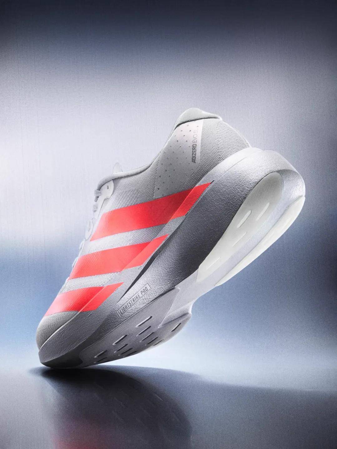 s ADIZERO EVO SL竞速、性能和颜值评分俱佳必一体育网页版登录《跑者世界》年度最佳竞训跑鞋adida(图1)